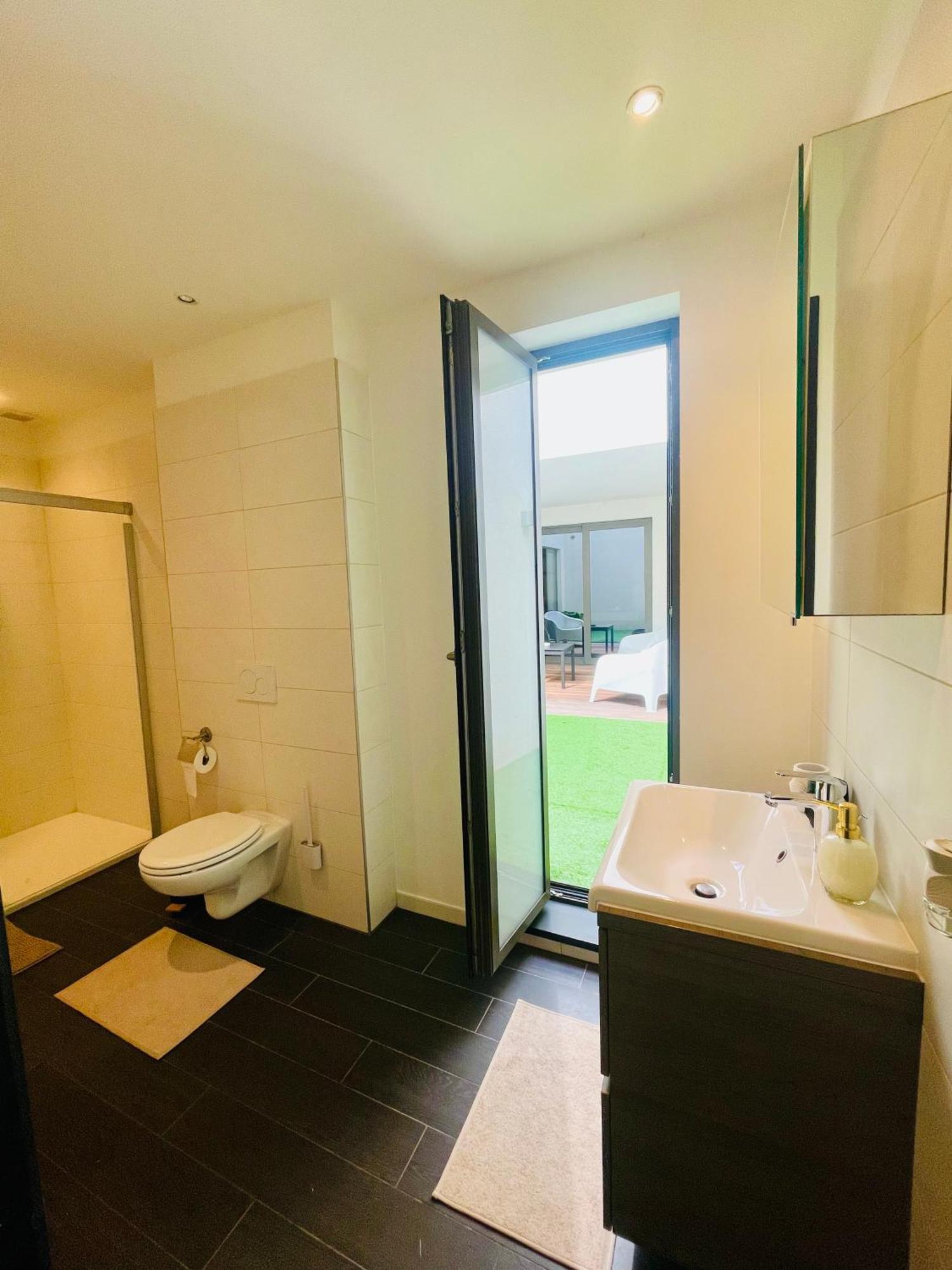 Down Town Spacious Loft Retreat With Private Parking Bruksela Zewnętrze zdjęcie